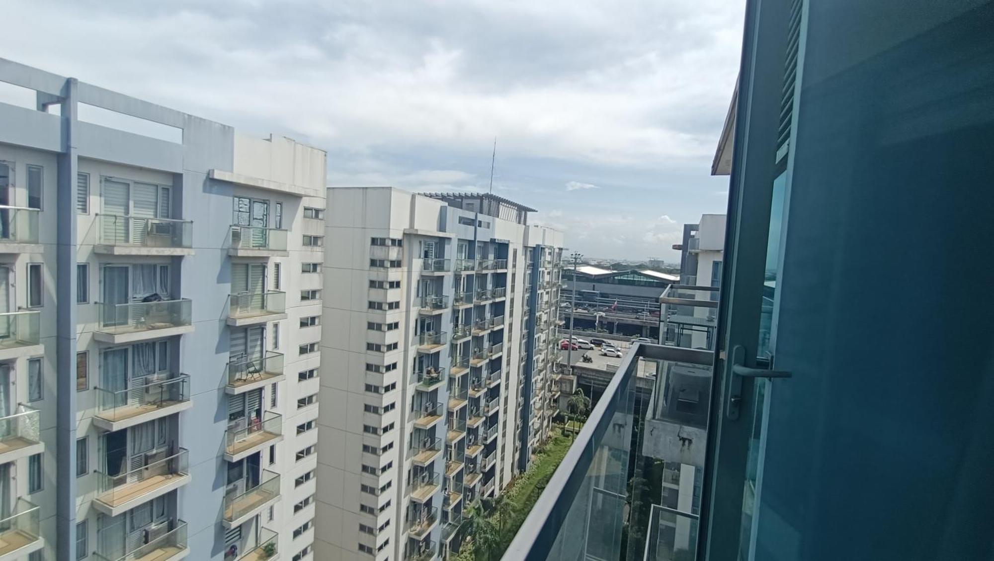 Condotel In Front Of Terminal 3 Manila Exterior photo